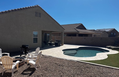 Corona de Tucson House | Secluded vibes, fireside stargazing, sparkling pool, and modern comfort.
