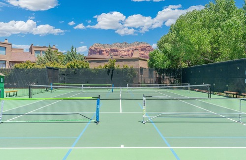 Oak Creek House | Sedona Gem: Pool, Hot Tub, Pickleball & Golf. 5 min to Bell Rock. Quiet & Fresh.