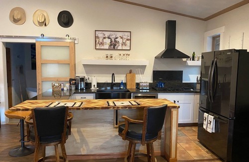 Exeter House | Sequoia Luxury Ranch House, View, Pool, horses, 30 min to Park, in Foothills