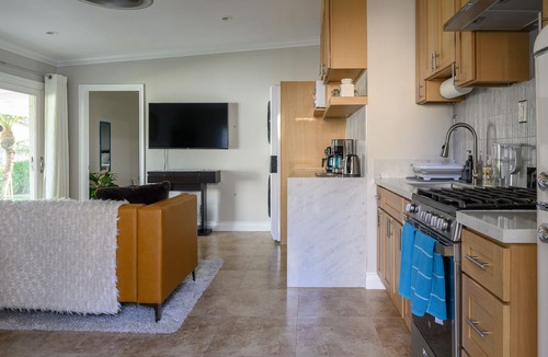 Upland House | Serene Bungalow Lush Garden Prime Location