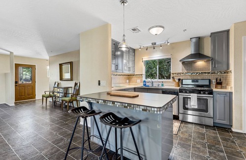 West Sedona House | Serene Home ~ Sleeps 16 ~ Kings & Queens~ 2 Kitchens~ Hot Tub ~ Starlink Wifi