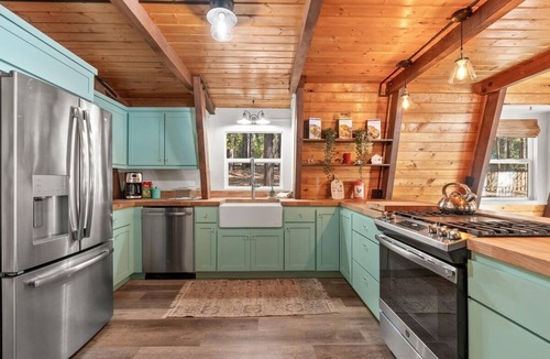 Nevada City Cabin | Serene pine forest basecamp in marvelous Nevada City with WiFi, AC