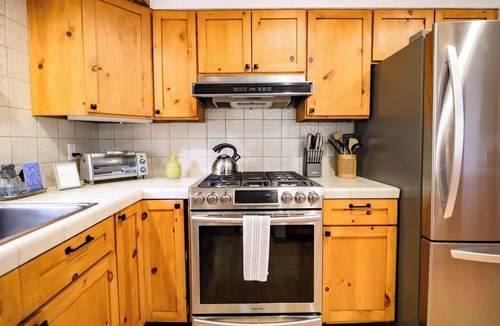 Whittier House | Serene + Spacious Boulder Oasis - Sleeps 10 - 30+