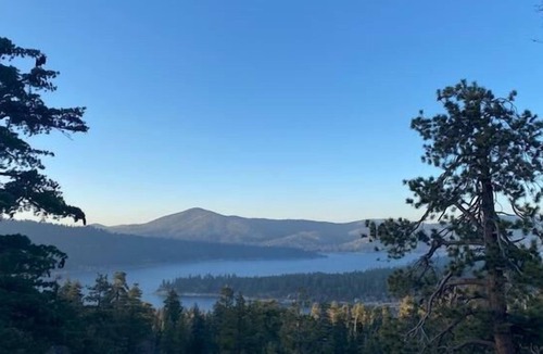 Fox Farm House | Serenity Slopes - Cute and cozy place with traditional Big Bear décor, great location! Hot Tub!