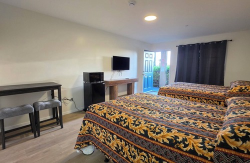 Bloomington Hotel | Sierra Crossing Motel