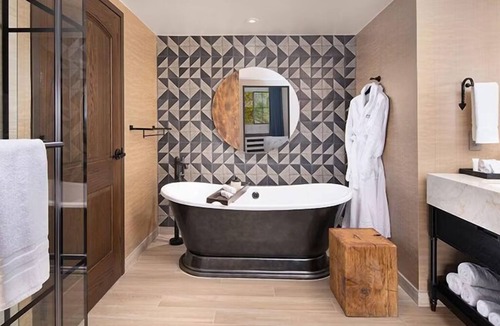 Enterprise Hotel | Silverton Hotel and Casino, Luxe Lodge Suite