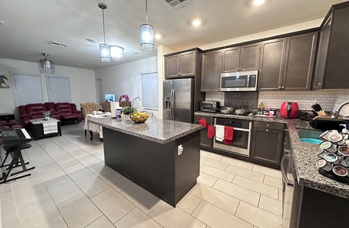 Chino House | Single House! One Bedroom Downstairs!Near Ontario! Pet Friendly! 500 Mbps WiFi !