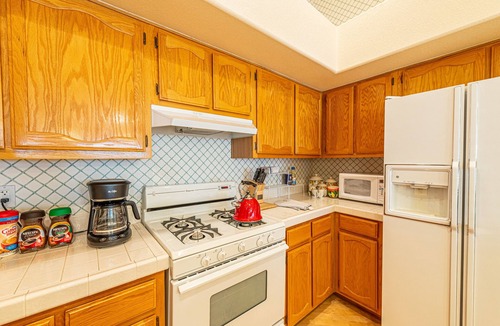 Spring Valley House | Single Story Home ! 4K beds! w/strip view, 15min to strip/conv. & Airport.