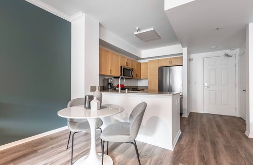 Hollywood Apartment | Sleek Hollywood 1BR w/Gym, Pool & Spa, nr. Sunset Blvd, by Blueground