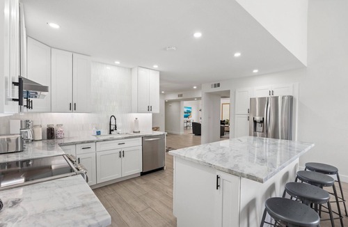 Park Scottsdale Four House | Sleeps 10-Heated Pool-Hot Tub-King Bed-BBQ-5 Mins to Old Town