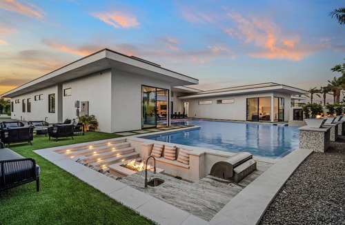 Indio Villa | Sleeps 20 Pool + Hot Tub + Pickleball Court Near La Quinta + Golf | Bravo