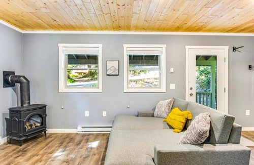 Snoqualmie Pass House | Snowdrop Summit Cabin