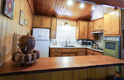 Whispering Forest Cabin | Snowridge - Walk to Oktoberfest & Snow Play, Fireplace, Deck, Barbecue