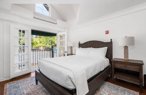 Santa Rosa Bed & Breakfast | Sonoma Stonehouse Luxury Room in Boutique Hotel