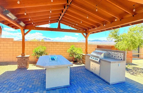 Foothills House | Sophisticated luxury Paradise-Resort,Spectacular Strip & Mountain View’s, Pool.!