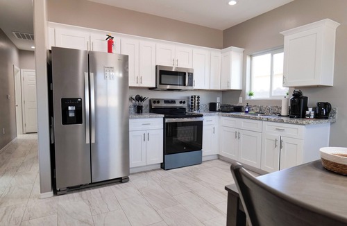 Santa Cruz Southwest House | Southwest Tucson Corner Retreat "Close to Great food and Shopping"
