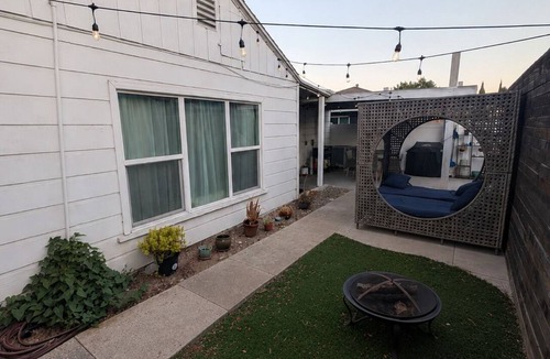 Circle Area House | Spacious 2BR/2BA+Den. AC, Private Patio & Parking