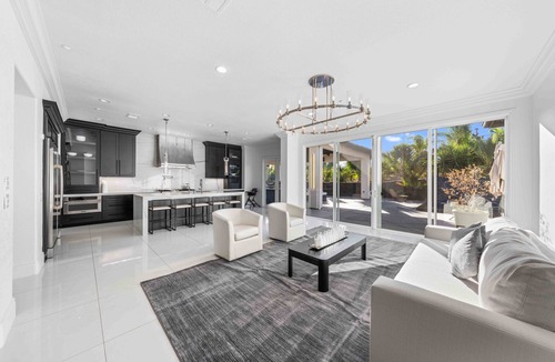 Estates at Canyon Crest House | Spacious 4-bedroom house in delightful Riverside with WiFi, AC