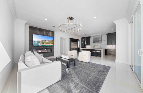 Estates at Canyon Crest House | Spacious 4-bedroom house in delightful Riverside with WiFi, AC