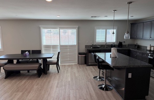 Fontana House | Spacious 4-bedroom house in tranquil Fontana with AC and gym