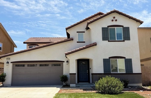 Fontana House | Spacious 4-bedroom house in tranquil Fontana with AC and gym