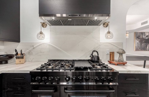 North Mountain House | Spacious 4-bedroom House in Uptown/Central Corridor with WiFi, Pool, Ping-pong.