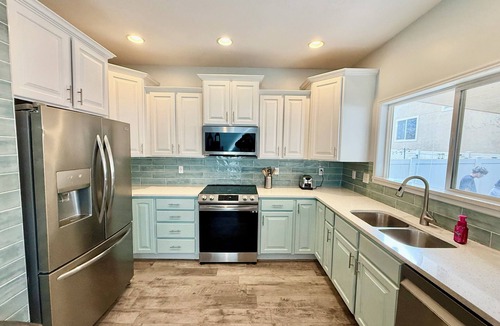 West Jordan House | Spacious 4-bedroom house in beautiful West Jordan with AC and gym