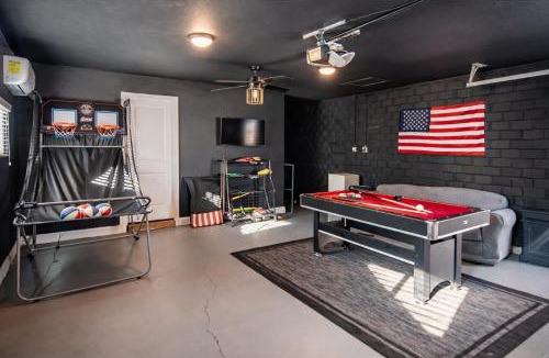 Scottsdale Estates Nine House | Spacious 4BD with Pool and Putting Green Near Old Town Scottsdale