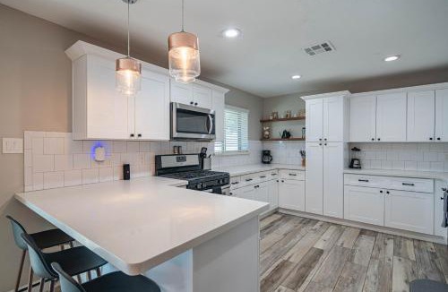 Scottsdale Estates Nine House | Spacious 4BD with Pool and Putting Green Near Old Town Scottsdale