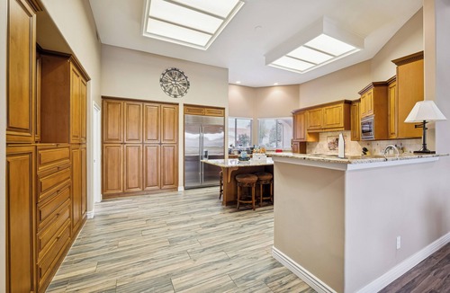 Val Vista Lakes House | Spacious 4BR , 3 bath Family Home - Spa Pool and Water View