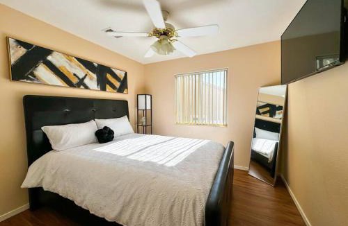 Spring Valley House | Spacious 4BR Fam Retreat King Bed WIFI And Parking