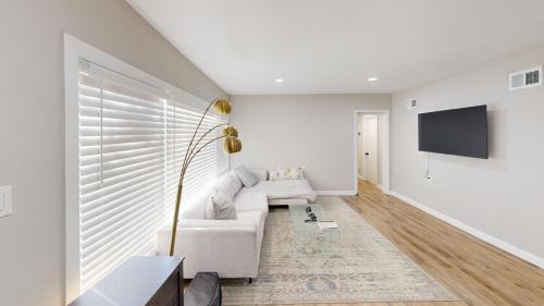 Fletcher Hills House | Spacious 4BR Loft - Outdoor Movie Theater