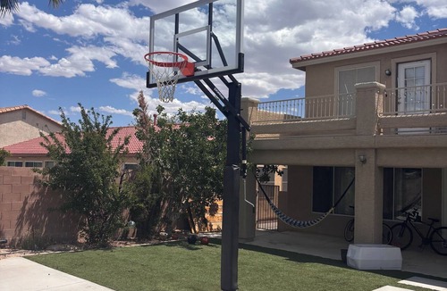 North Las Vegas House | Spacious 5-bedroom house with AC in marvelous North Las Vegas