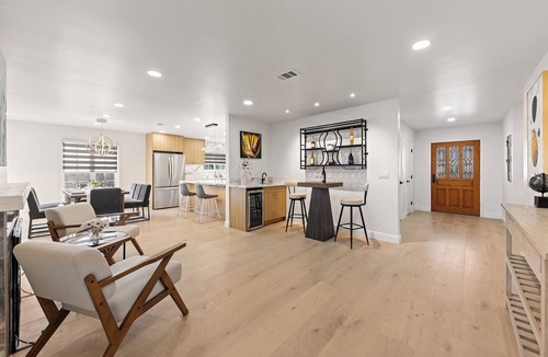 Glendora House | Spacious 5-bedroom country house in tranquil Glendora with AC