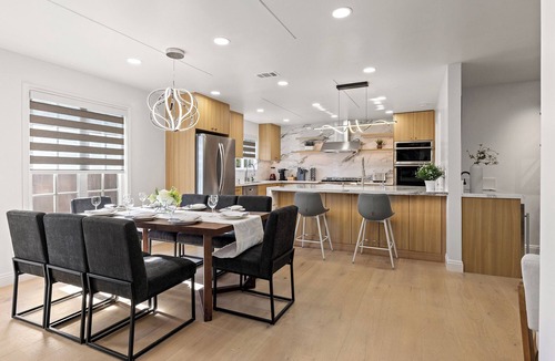 Glendora House | Spacious 5-bedroom country house in tranquil Glendora with AC