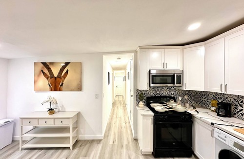 Sunnyvale House | Spacious 6-bedroom house in Sunnyvale with WiFi access