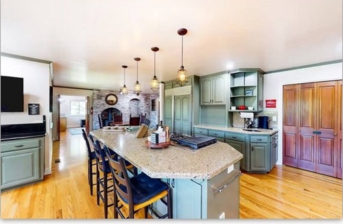 Grass Valley House | Spacious 6-bedroom house in Grass Valley, great for multi-family gathering