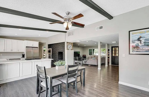 Simi Valley House | Spacious 6-bedroom house in lovely Simi Valley with 6 hole putting course