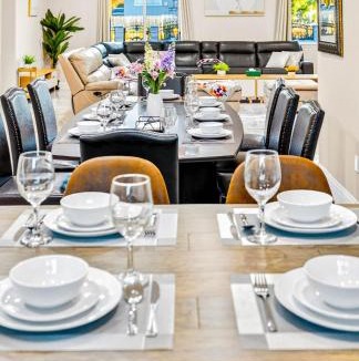 Bassett House | Spacious 6BR Stay + Parking + Near DTLA #TravelSGV
