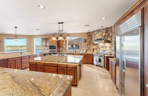 Bullhead City House | Spacious 7-bedroom Riverfront House with a Casita, Private Beach & Launch Ramp
