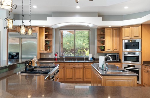 Central Scottsdale Villa | Spacious 9-bedroom villa in enjoyable Scottsdale with Wi-Fi, Sauna, family frdly