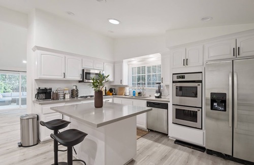 Topanga House | Spacious and Cozy Home with Pool in Woodland Hills