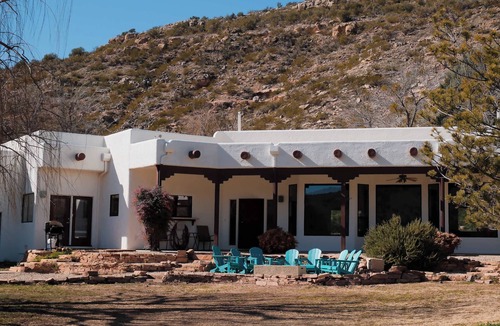 Cornville House | Spacious and modern comforts on a southwest ranch