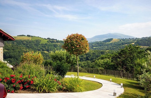 Hasparren Apartment | Spacious BAÏGURA Studio, mountain view, direct access to the pool and spa