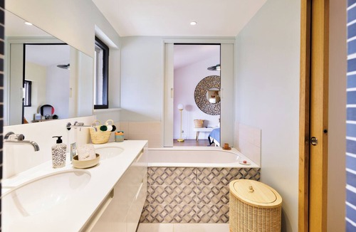 Hasparren Apartment | Spacious BAÏGURA Studio, mountain view, direct access to the pool and spa