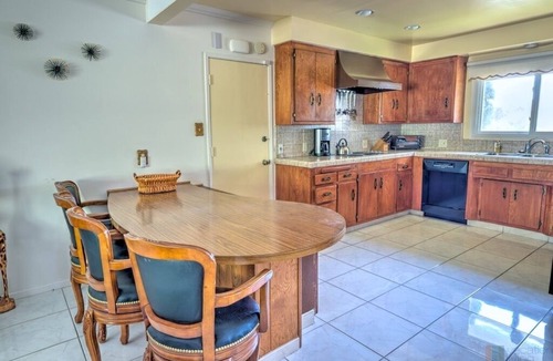 Ladera Heights House | Spacious Culver City Home – Close to Venice and Downtown LA: Searose