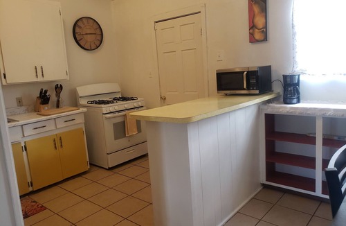 Miramonte Apartment | Spacious furnished 2 bedroom apartment available in a great central location !
