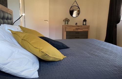 Thiel-sur-Acolin Cottage | Spacious lodging with air conditioning in the countryside