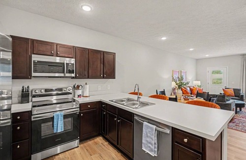 Parkdale House | Spacious New 2BR/2BA Duplex Outside Of Cincinnati