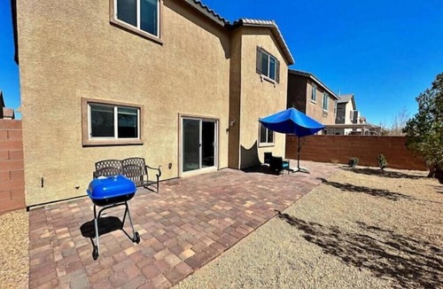 Sovana House | Spacious & Peaceful Home in Gated Community with Sparkling Pool